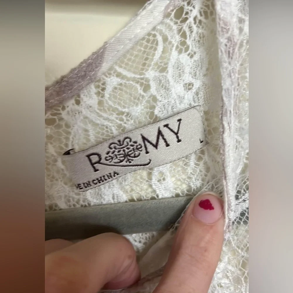 Sheer Lace Romy Blouse 🌼 - Picture 2 of 4